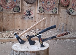 Axe throwing at the sawmill in Emmental