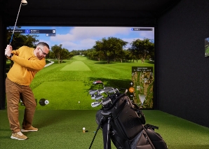Événement de golf d'équipe indoor avec ambiance lounge près de Berne