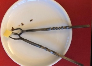 Forgeage de fourchettes à fondue avec fondue à Berne