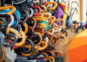 Führung durch die Schirmreparatur-Werkstatt