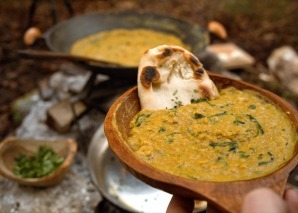 Teamkochen am offenen Feuer