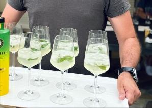 Limoncello selber herstellen im Team