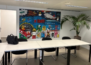 Ein gemeinsames Kunstwerk malen im Team