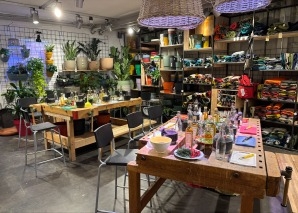 Atelier de fabrication de sel et de vinaigre aux herbes