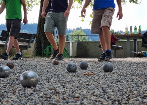 Pétanque-Spielen in Bern