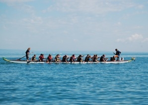 Événement d'équipe sur un bateau-dragon