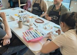 Poterie : l'argile, source de travail d'équipe