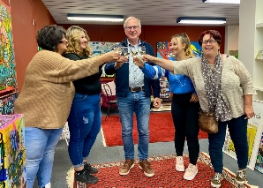 Bilder malen und Burgdorfer Geschichten hören