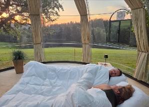 Passer la nuit dans la bulle, sous le ciel étoilé
