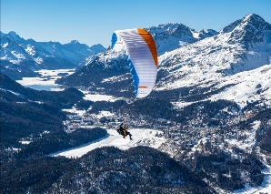 Envol en groupe en Engadine – Une expérience d'équipe riche en adrénaline