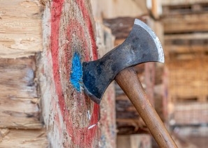 Axe throwing at the sawmill in Emmental