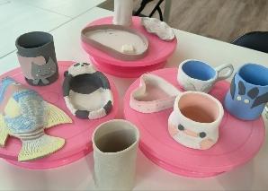 Poterie : l'argile, source de travail d'équipe