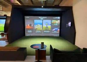 Événement de golf d'équipe indoor avec ambiance lounge près de Berne