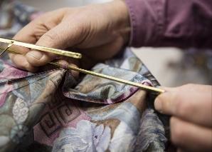 Führung durch die Schirmreparatur-Werkstatt