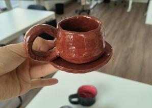 Poterie : l'argile, source de travail d'équipe