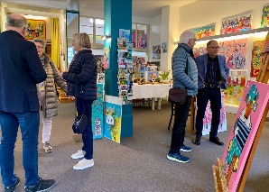 Bilder malen und Burgdorfer Geschichten hören