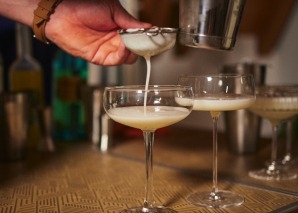 Cocktail mixing at the location of your choice