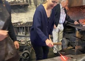 Forging a fondue fork or barbecue skewer