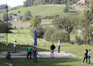 Hornussen and eat in the Emmental