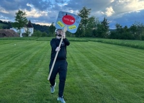 Le hornuss en équipe - un sport traditionnel dans l'Emmental