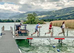 Chasse aux agents de bateaux à moteur sur le lac de Zurich