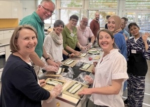 Sushi-, Ramen- und Matcha-Workshop für Teams