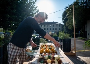 Cuisine d'équipe dans l'ancien hall industriel