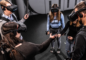 Expérience en équipe de réalité virtuelle avec les effets 4D