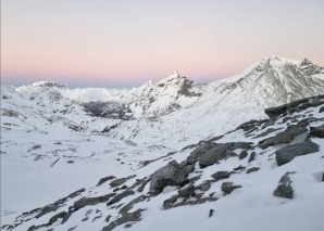 Expérience hivernale en équipe : randonnée en raquettes à neige