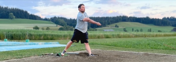 Le hornuss en équipe - un sport traditionnel dans l'Emmental