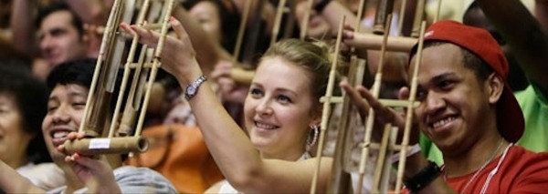 Musik-Workshop mit Bambusinstrumenten