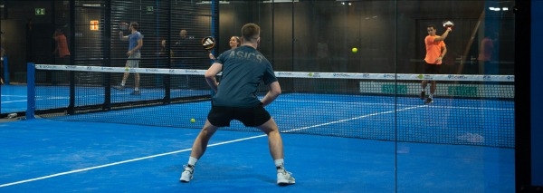 Padel et action painting pour les équipes
