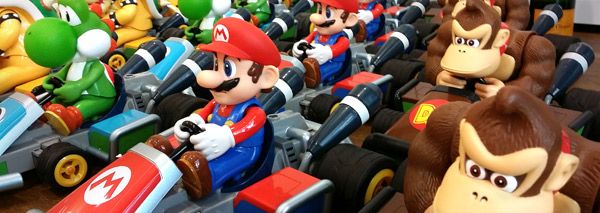 Compétition avec voitures télécommandées Super Mario