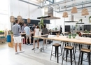 Cuisine d'équipe dans l'ancien hall industriel